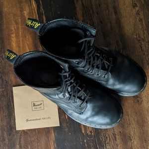 Dr. Martens 1460 "for life"